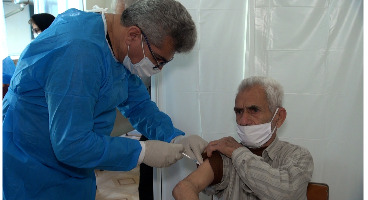 تزریق دز سوم واکسن به سالمندان در کشور آغاز شد 