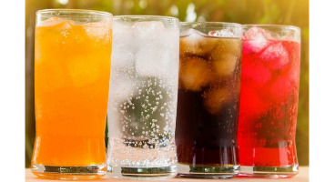 ۱۰ نوشیدنی سرطان‌زا که باید از خوردن آن اجتناب کنید
